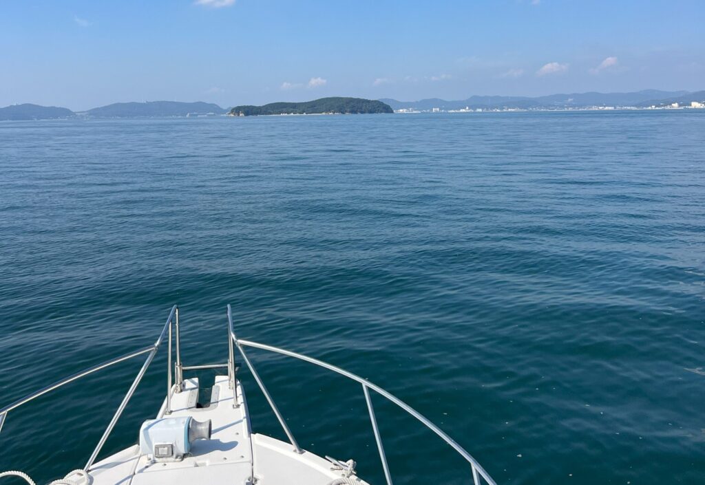 船で無人島へ