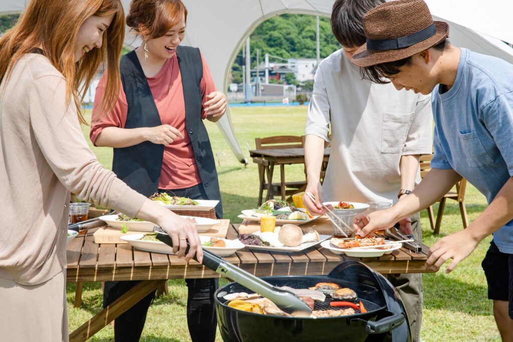 BBQを楽しむ日帰りグランピング・持ち込みか・オプションあり