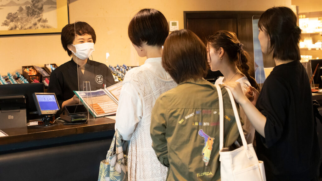 ご利用の流れ・ご来店&受付|完全個室でリラックスできる岡山の酵素風呂『海詩-UTA』