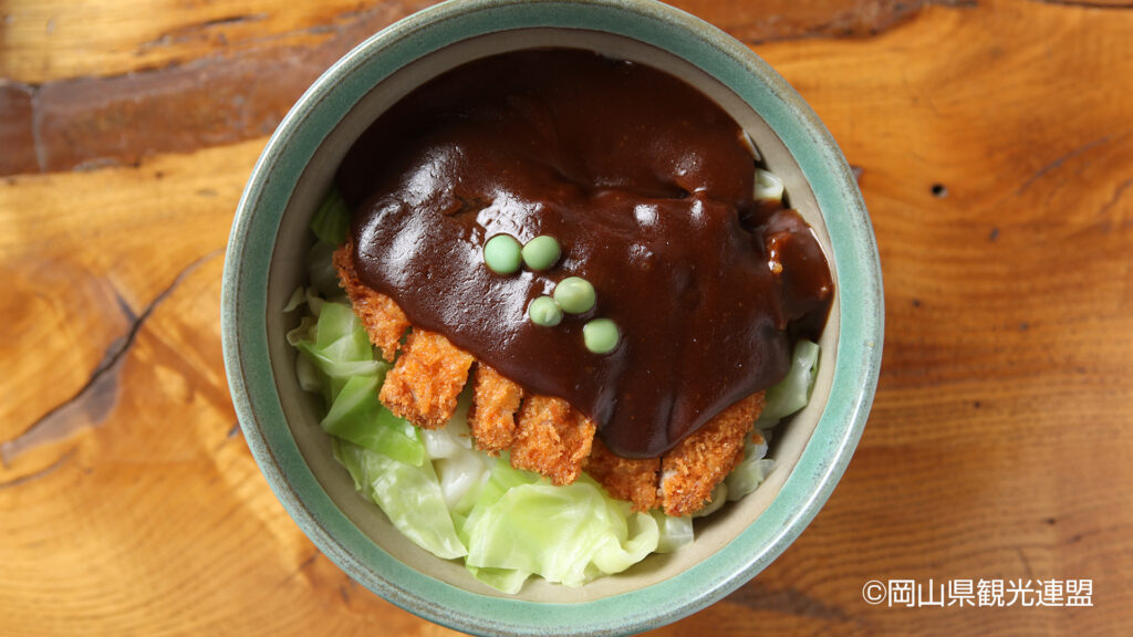 デミカツ丼：岡山観光1日モデルコース｜岡山城・後楽園・吉備津神社と温泉を楽しむ旅