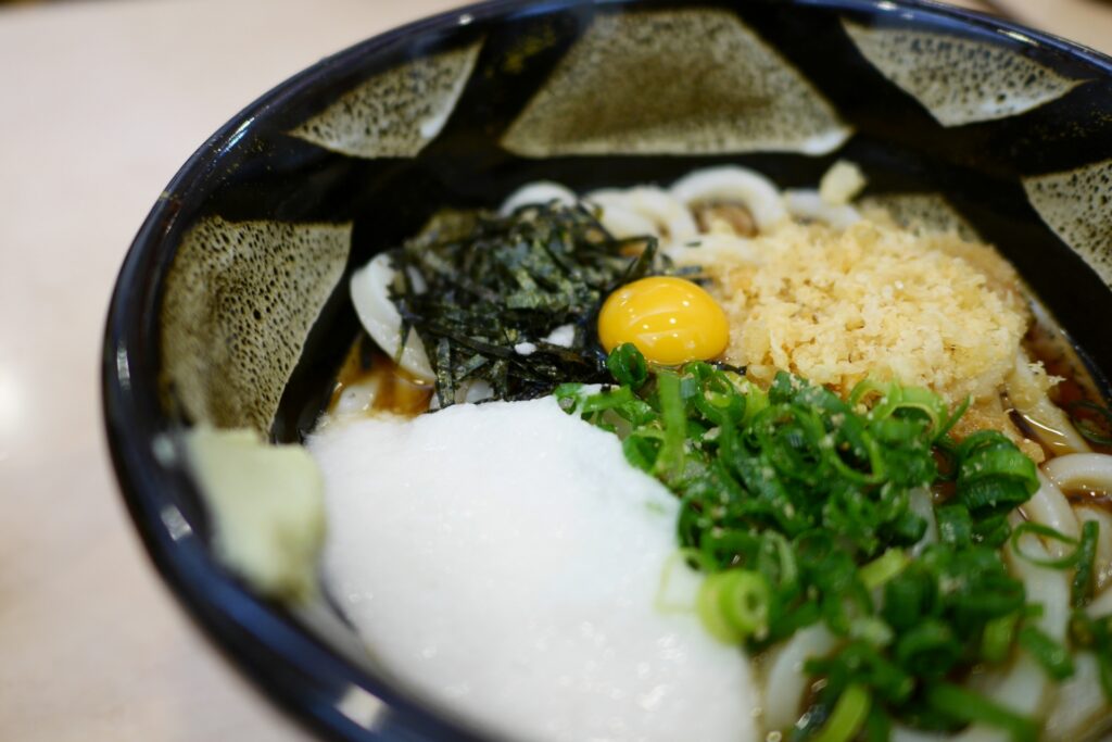 倉敷ぶっかけうどん：倉敷観光1日モデルコース｜美観地区・大原美術館・ジーンズストリートと温泉を楽しむ旅