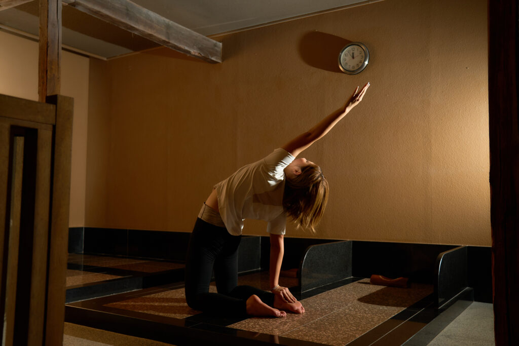 講師紹介―岡山・玉野で体験する岩盤ホットヨガ|ホットヨガより心地よい温熱ヨガ