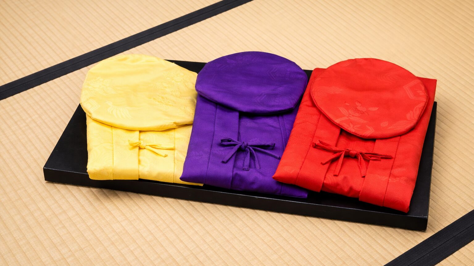 還暦祝い・古希祝い・喜寿祝いの赤紫黄色のちゃんちゃんこ